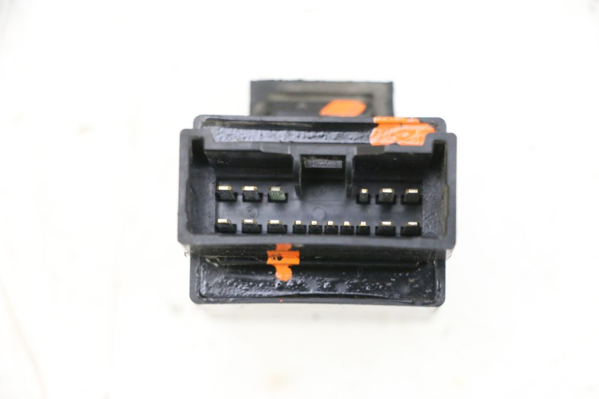 photo de KRAFTSTOFFPUMPENRELAIS YAMAHA FJR ABS 1300 (2006 - 2012) - Zoom auf Gebrauchszustand