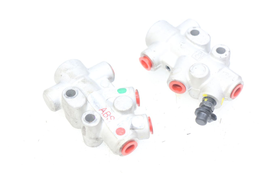 photo de BREMSSATTELVERTEILER PIAGGIO MP3 500 (2014 - 2016)