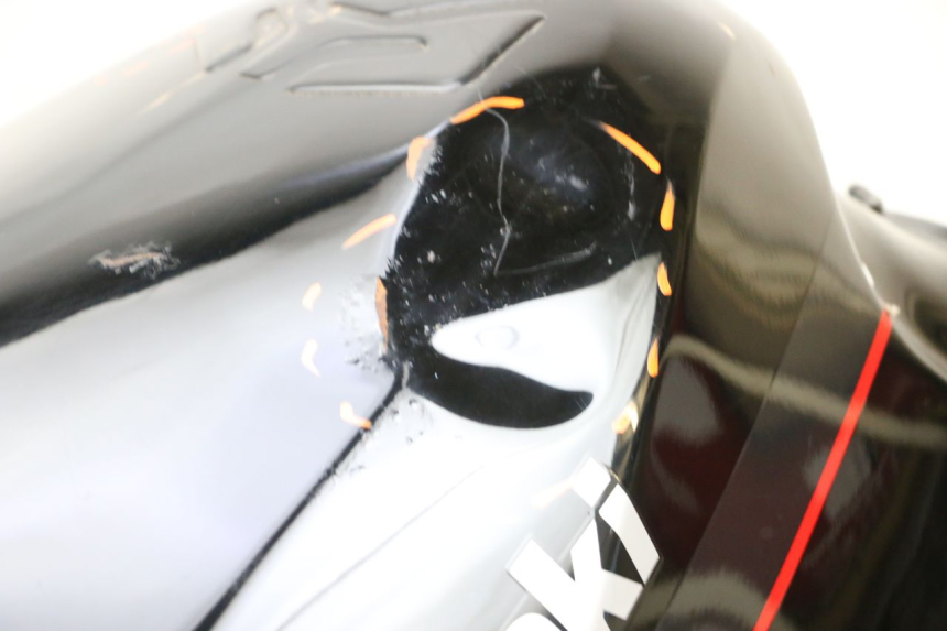 photo de KRAFTSTOFFTANK KAWASAKI GPZ RX 1000 (1986 - 1988) - Zoom auf Gebrauchszustand