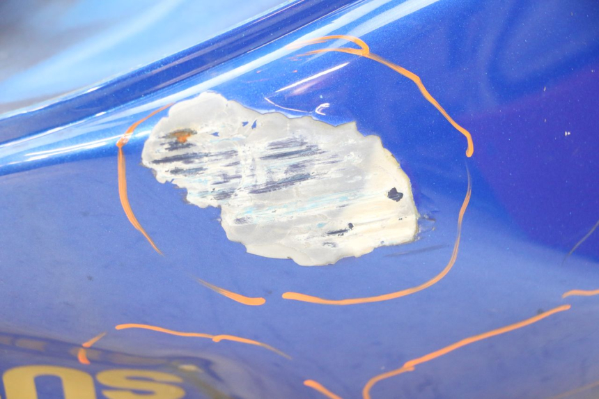 photo de KRAFTSTOFFTANK SUZUKI GSF S BANDIT 600 (2000 - 2004) - Zoom auf Gebrauchszustand