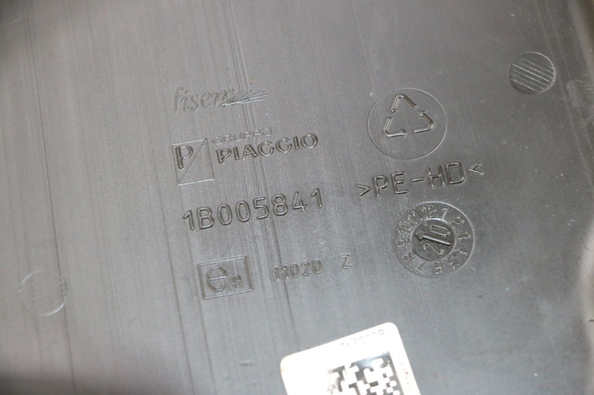 photo de KRAFTSTOFFTANK PIAGGIO MP3 HPE 300 (2019 - 2026) - Detailansicht des Bauteils