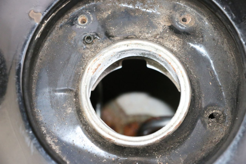 photo de KRAFTSTOFFTANK HONDA NSR R 125 (1994 - 2003) - Zoom auf Komponenten