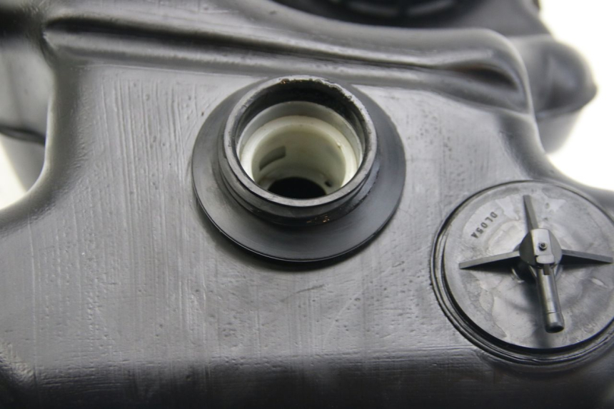 photo de KRAFTSTOFFTANK SUZUKI SIXTEEN 125 (2008 - 2010)