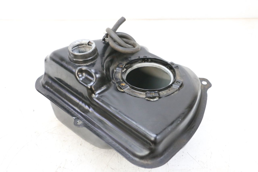 photo de KRAFTSTOFFTANK NECO TEMPO 4T 50 (2022 - 2026) - Details der Befestigungspunkte