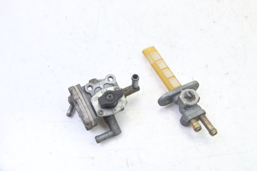 photo de BENZINHAHN SUZUKI GS GSE 500 (2001 - 2003)