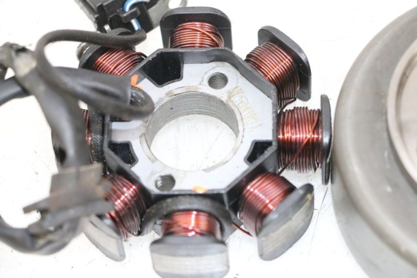 photo de LICHTMASCHINE MAG POWER BOMBERS 4T 50 (2016 - 2026) - Oberflächenzustand und Material