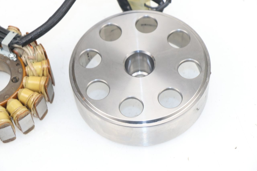 photo de LICHTMASCHINE SUZUKI GSR 750 (2011 - 2017)