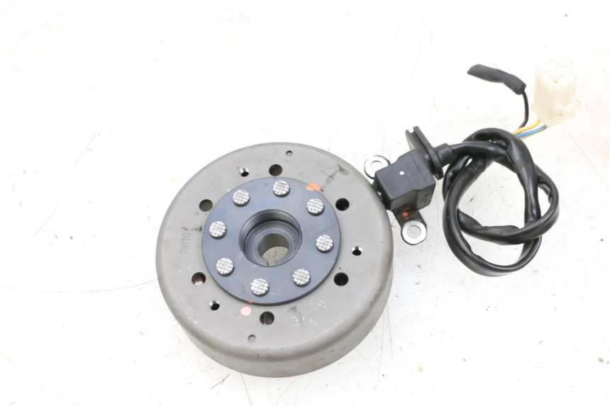 photo de ROTOR STATOR PEUGEOT KISBEE 2T 50 (2010 - 2017) - Detailansicht des Bauteils