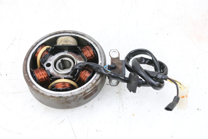 photo de ROTOR STATOR PEUGEOT KISBEE 2T 50 (2010 - 2017) - Zoom auf Gebrauchszustand