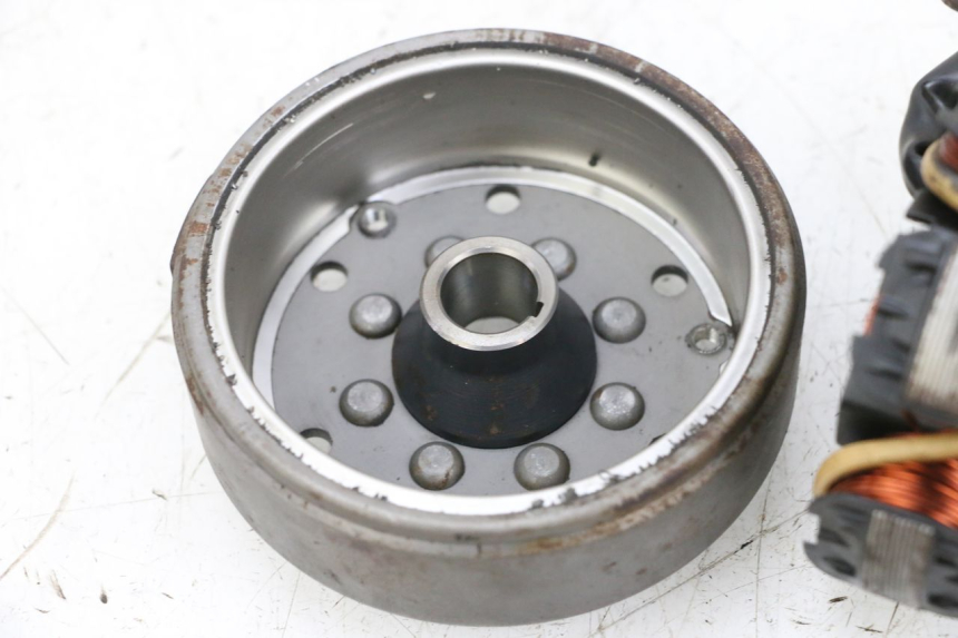 photo de ROTOR STATOR PEUGEOT KISBEE 2T 50 (2010 - 2017) - Details der Befestigungspunkte