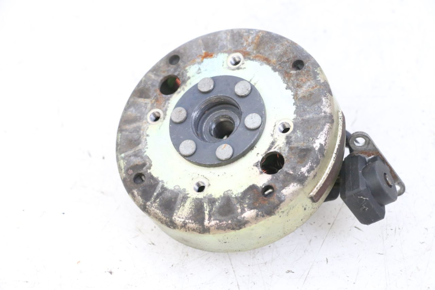 photo de ROTOR STATOR PEUGEOT KISBEE 4T 50 (2018 - 2022) - Detailansicht des Bauteils