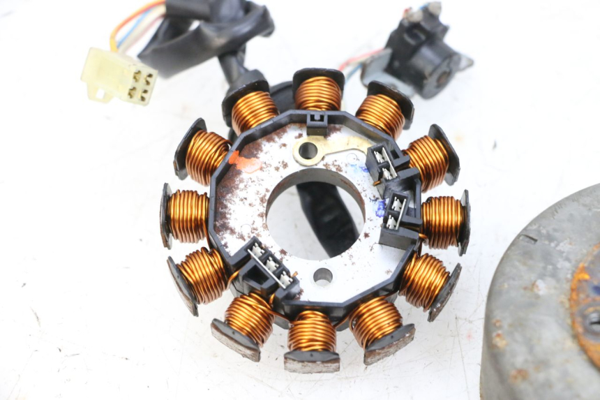 photo de LICHTMASCHINE YAMAHA NEO'S NEOS 2T 50 (1998 - 2007) - Weitere Ansicht des Artikels