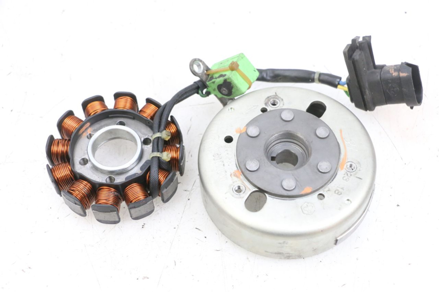 photo de LICHTMASCHINE PIAGGIO NEW TYPHOON 50 (2018 - 2021) - Hochauflösende Nahaufnahme