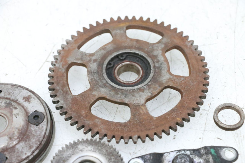 photo de ANLASSERFREILAUF PEUGEOT SATELIS 125 (2013 - 2018) - Details der Befestigungspunkte