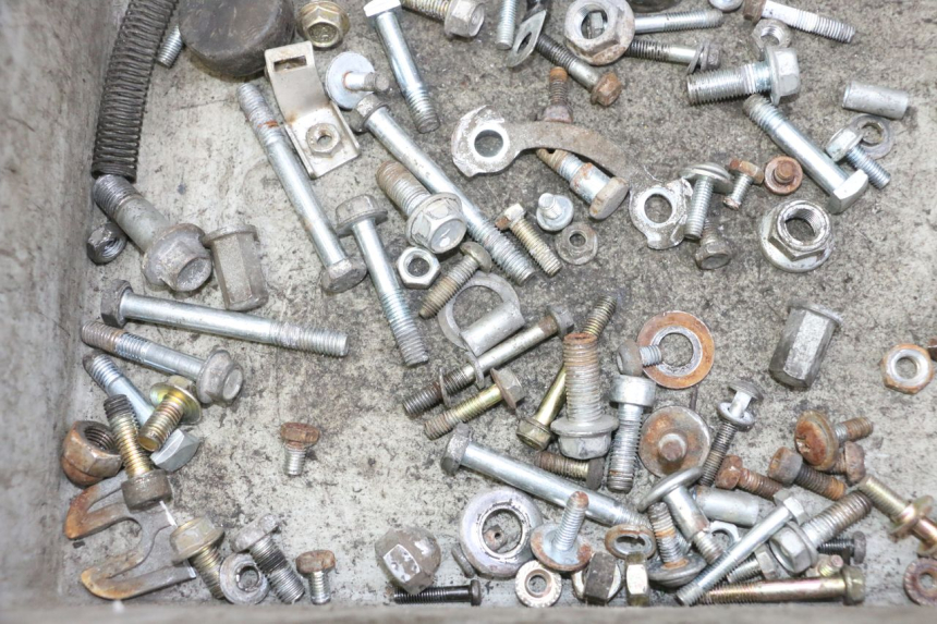 photo de SCHRAUBEN HYOSUNG GV AQUILA 125 (2000 - 2004)