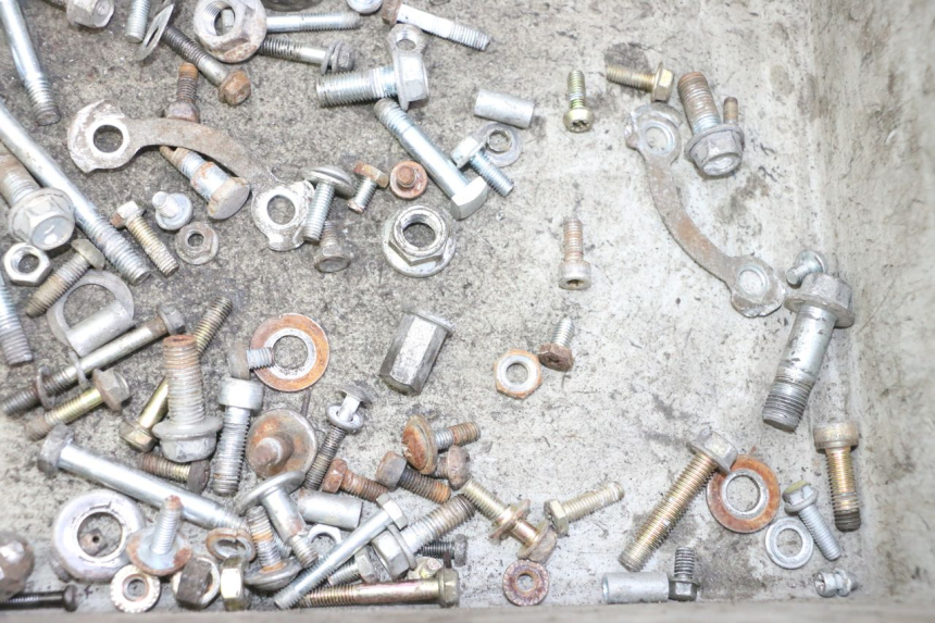 photo de SCHRAUBEN HYOSUNG GV AQUILA 125 (2000 - 2004)