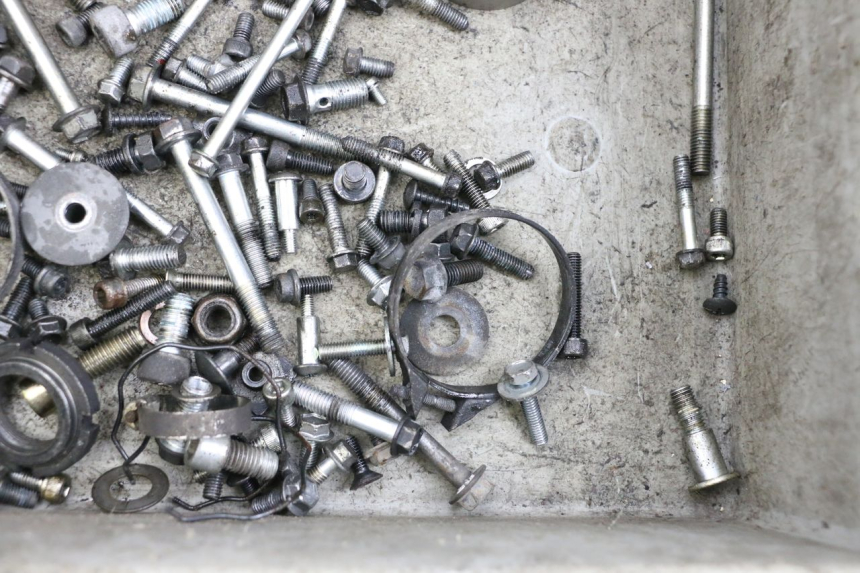 photo de SCHRAUBEN SUZUKI BURGMAN EXECUTIVE ABS 650 (2006 - 2012) - Technische Nahaufnahme