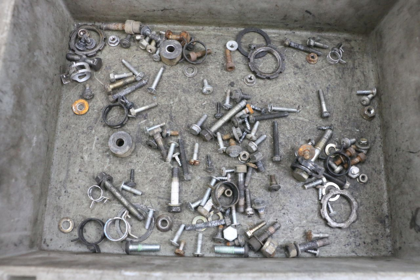 photo de SCHRAUBEN PEUGEOT ELYSEO 125 (1999 - 2004) - Hauptansicht