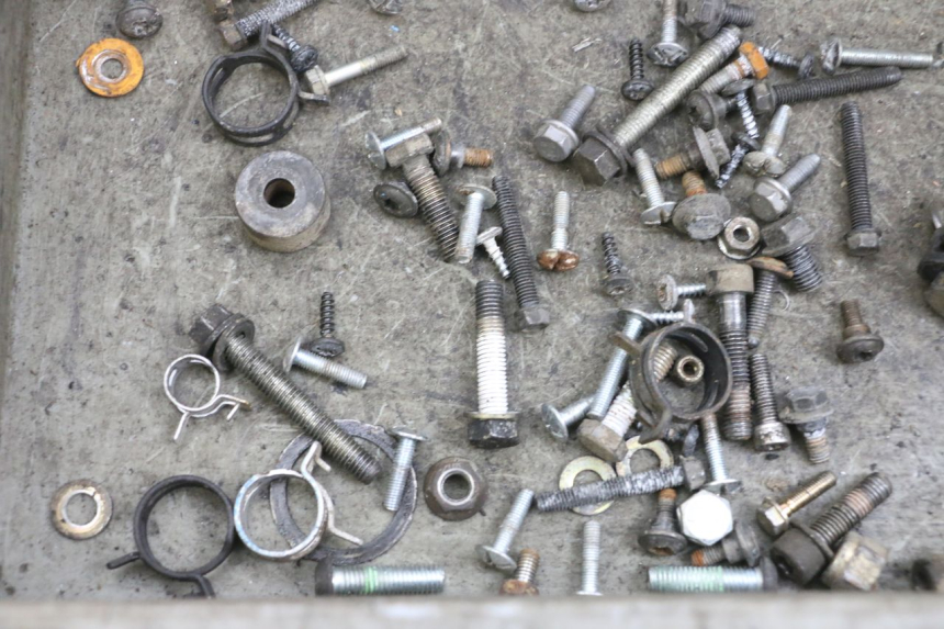 photo de SCHRAUBEN PEUGEOT ELYSEO 125 (1999 - 2004) - Technische Nahaufnahme