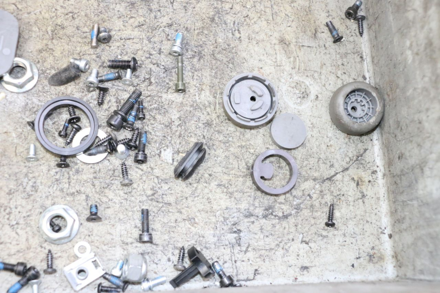 photo de SCHRAUBENSET SEGWAY NINEBOT F65I 1