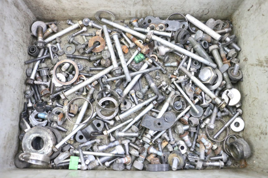 photo de SCHRAUBEN YAMAHA FZ6 FAZER S2 600 (2007 - 2011)