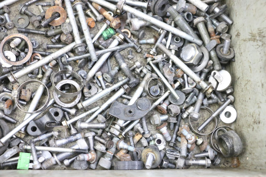 photo de SCHRAUBEN YAMAHA FZ6 FAZER S2 600 (2007 - 2011)