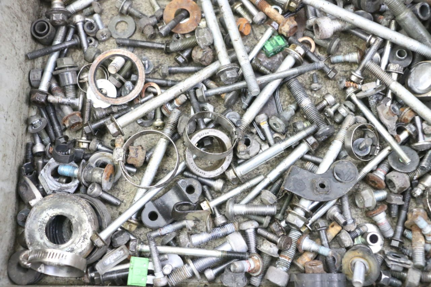 photo de SCHRAUBEN YAMAHA FZ6 FAZER S2 600 (2007 - 2011)