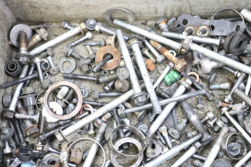 photo de SCHRAUBEN YAMAHA FZ6 FAZER S2 600 (2007 - 2011)