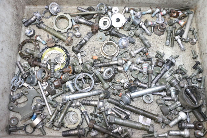 photo de SCHRAUBEN YAMAHA FZ6 FAZER S2 600 (2007 - 2011)