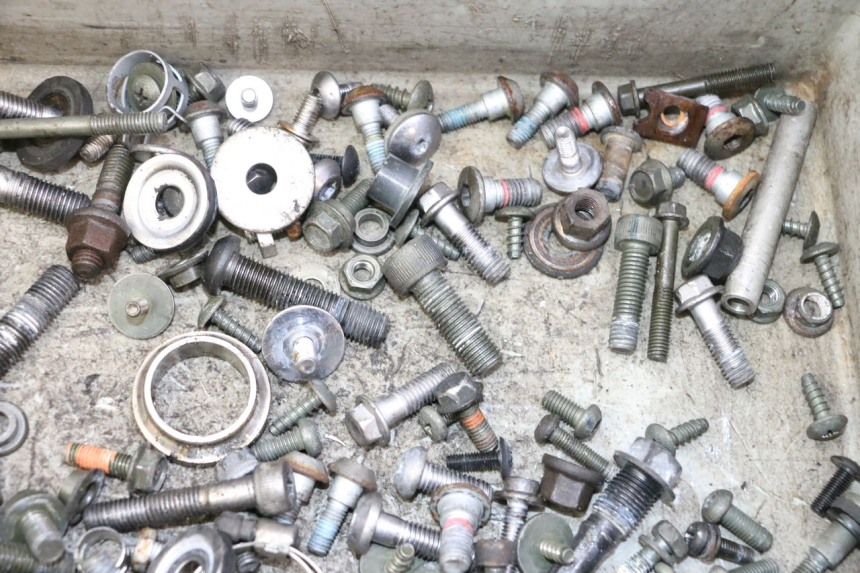 photo de SCHRAUBEN YAMAHA FZ6 FAZER S2 600 (2007 - 2011)