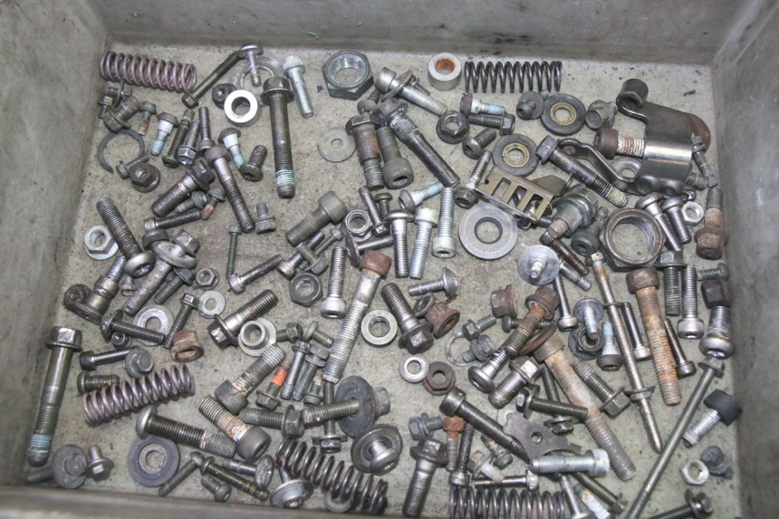 photo de SCHRAUBENSET YAMAHA FZ6 N FAZER 600 (2004 - 2006)