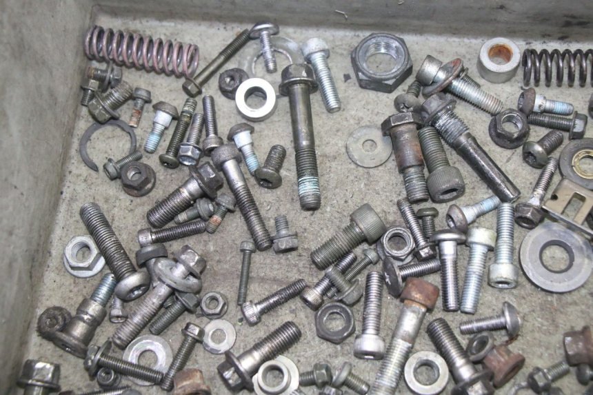 photo de SCHRAUBENSET YAMAHA FZ6 N FAZER 600 (2004 - 2006)