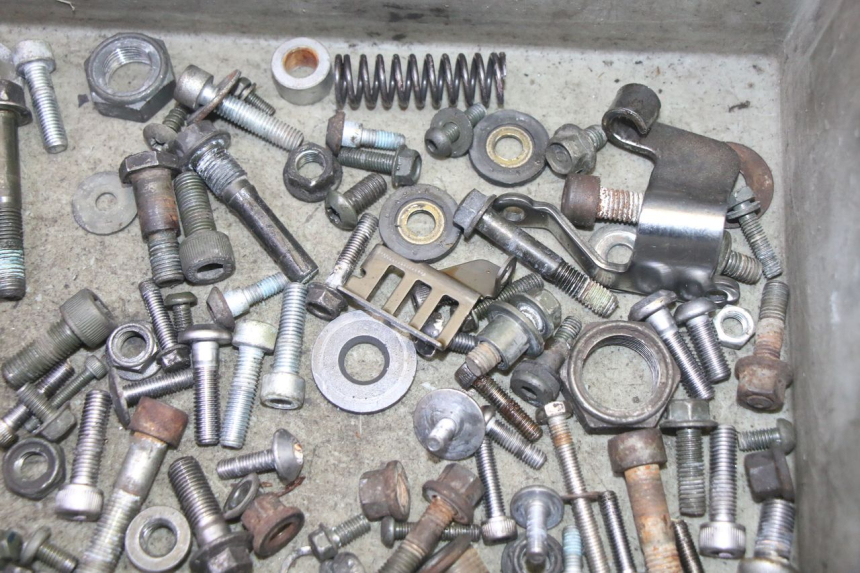 photo de SCHRAUBENSET YAMAHA FZ6 N FAZER 600 (2004 - 2006)