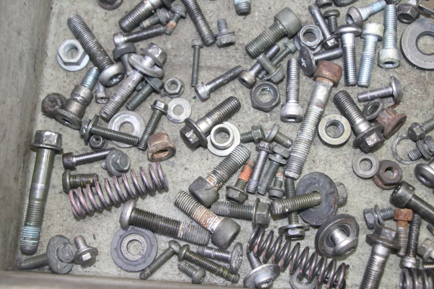 photo de SCHRAUBENSET YAMAHA FZ6 N FAZER 600 (2004 - 2006)