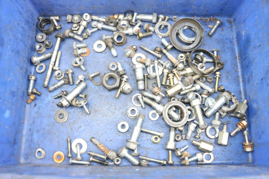 photo de SCHRAUBEN HYOSUNG GF 125 (2001 - 2005)