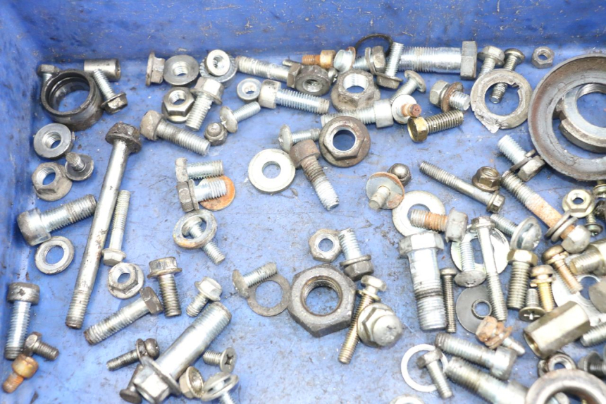 photo de SCHRAUBEN HYOSUNG GF 125 (2001 - 2005)