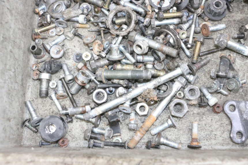 photo de SCHRAUBEN KAWASAKI GPX R WARBIRD 600 (1988 - 1993) - Alternative Perspektive