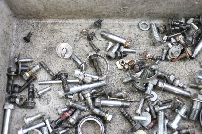 photo de SCHRAUBEN KAWASAKI GPZ RX 1000 (1986 - 1988) - Zoom auf Gebrauchszustand