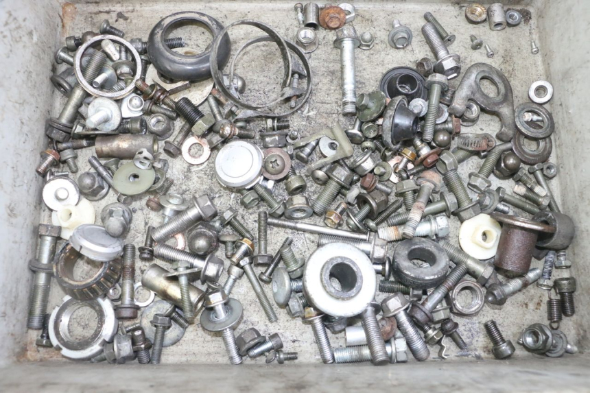 photo de SCHRAUBENSET SUZUKI GS GSE 500 (2001 - 2003)