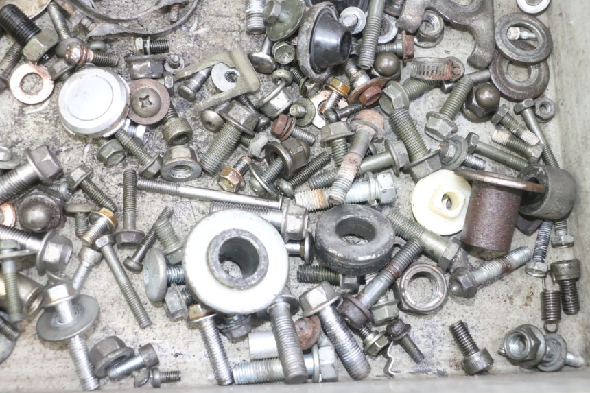 photo de SCHRAUBENSET SUZUKI GS GSE 500 (2001 - 2003)
