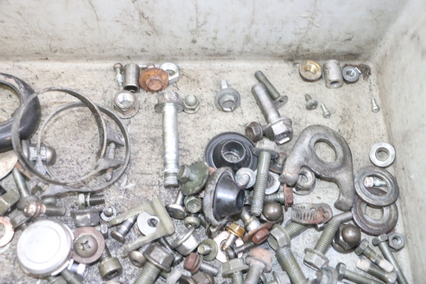 photo de SCHRAUBENSET SUZUKI GS GSE 500 (2001 - 2003)
