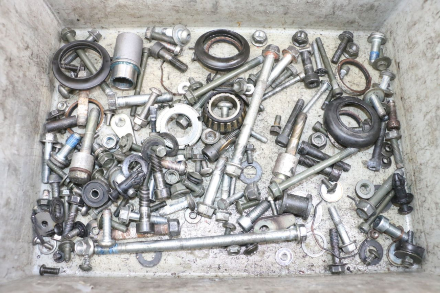 photo de SCHRAUBEN SUZUKI GSF N BANDIT 600 (1996 - 1999) - Hauptansicht