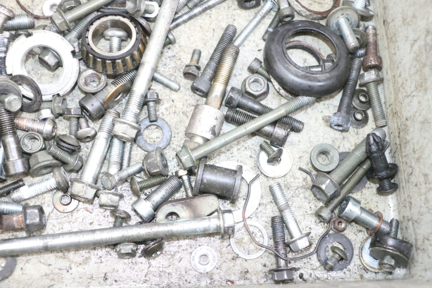 photo de SCHRAUBEN SUZUKI GSF N BANDIT 600 (1996 - 1999) - Technische Nahaufnahme