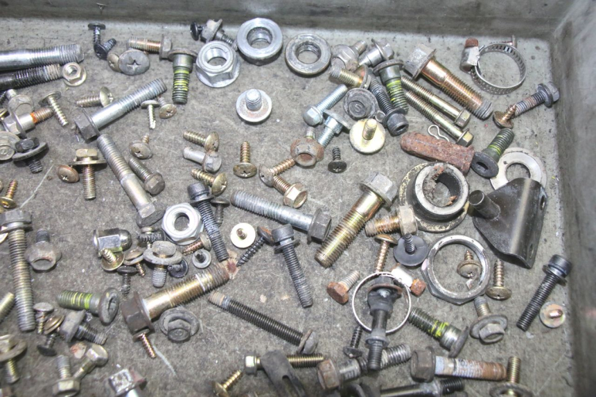 photo de SCHRAUBEN SYM GTS EVO 125 (2009 - 2013) - Zoom auf Gebrauchszustand