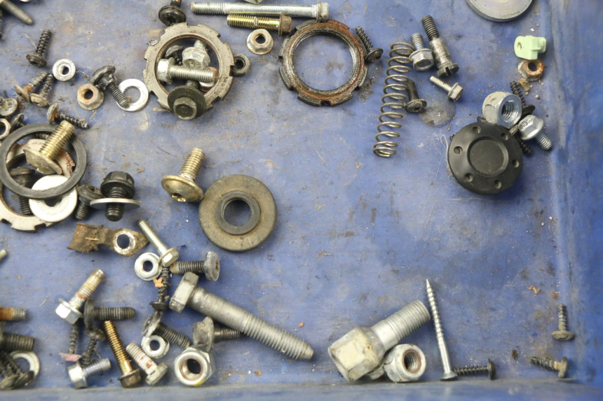 photo de SCHRAUBEN PEUGEOT JET FORCE CARBU 50 (2003 - 2016)