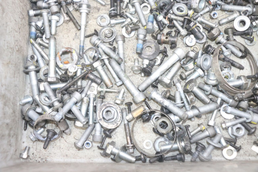 photo de SCHRAUBEN PIAGGIO MP3 HPE 300 (2019 - 2026) - Alternative Perspektive