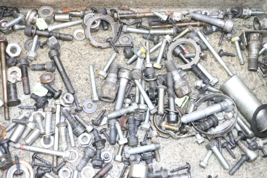 photo de SCHRAUBEN PEUGEOT SATELIS 125 (2013 - 2018)
