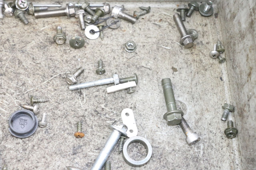 photo de SCHRAUBEN EFUN PUSA 1 - Detailansicht des Bauteils