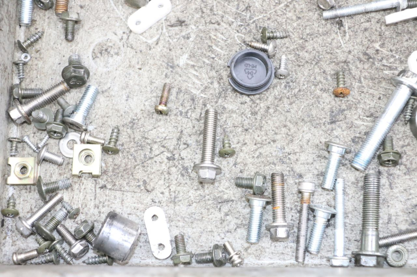 photo de SCHRAUBEN EFUN PUSA 1 - Alternative Perspektive