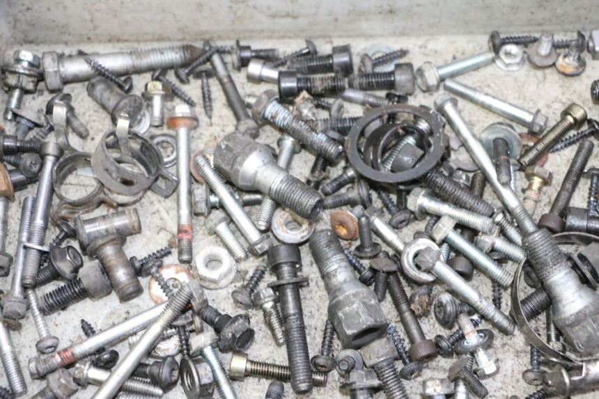 photo de SCHRAUBEN PEUGEOT SATELIS 125 (2013 - 2018)